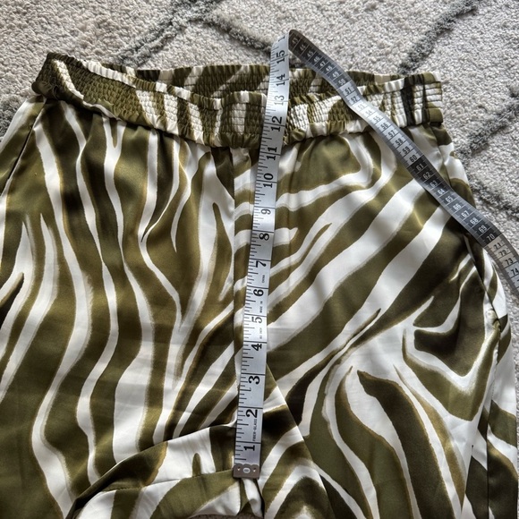 Joie wide leg pants Olive cream Zebra Print Satin Pull On Boho Tropical small - Picture 5 of 7